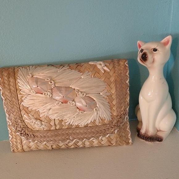 Vintage Handbags - HOST PICK! Vtg 80's Bahamian Straw Seashell Clutch